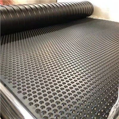 Pretslīdēšana un mitrums saimniecības gumijas loksnei